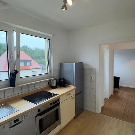 Schoene 3 Zimmerwohnung Altbau, Hochschulnah, Free Parking