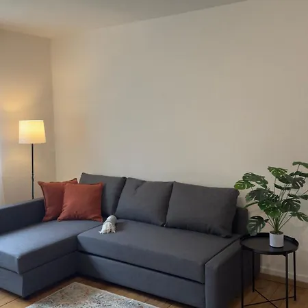 Schoene 3 Zimmerwohnung Altbau, Hochschulnah *