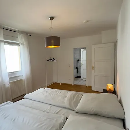 Schoene 3 Zimmerwohnung Altbau, Hochschulnah, Free Parking *