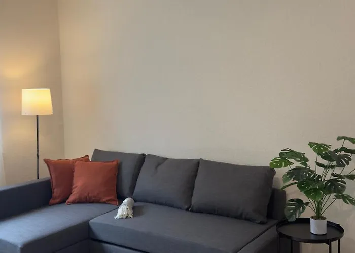 Schoene 3 Zimmerwohnung Altbau, Hochschulnah *