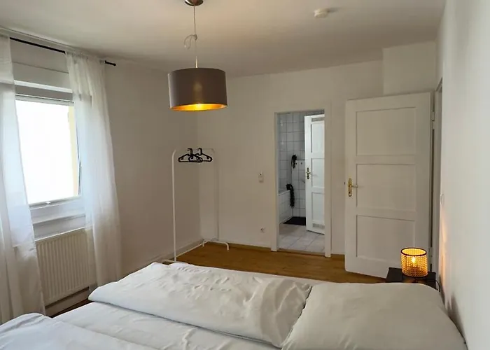 Schoene 3 Zimmerwohnung Altbau, Hochschulnah *